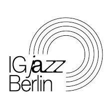Die IG Jazz Berlin versteht sich als die politische Vertretung von Akteur*innen aus den Bereichen Jazz und Improvisierte Musik.
Mit derzeit ca. 350 Mitgliedern vertritt die IG Jazz die Belange der vielfältigen Berliner Jazz- und Improszene und meint damit explizit nicht nur Musiker*innen, sondern auch Veranstalter*innen und sonstige Akteur*innen im Bereich von Jazz und Improvisierter Musik.